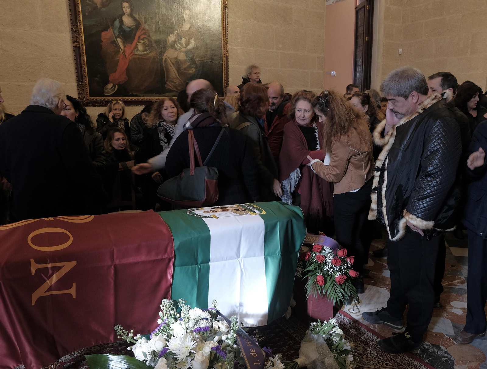 Multitudinario adiós a Salvador Távora en Sevilla