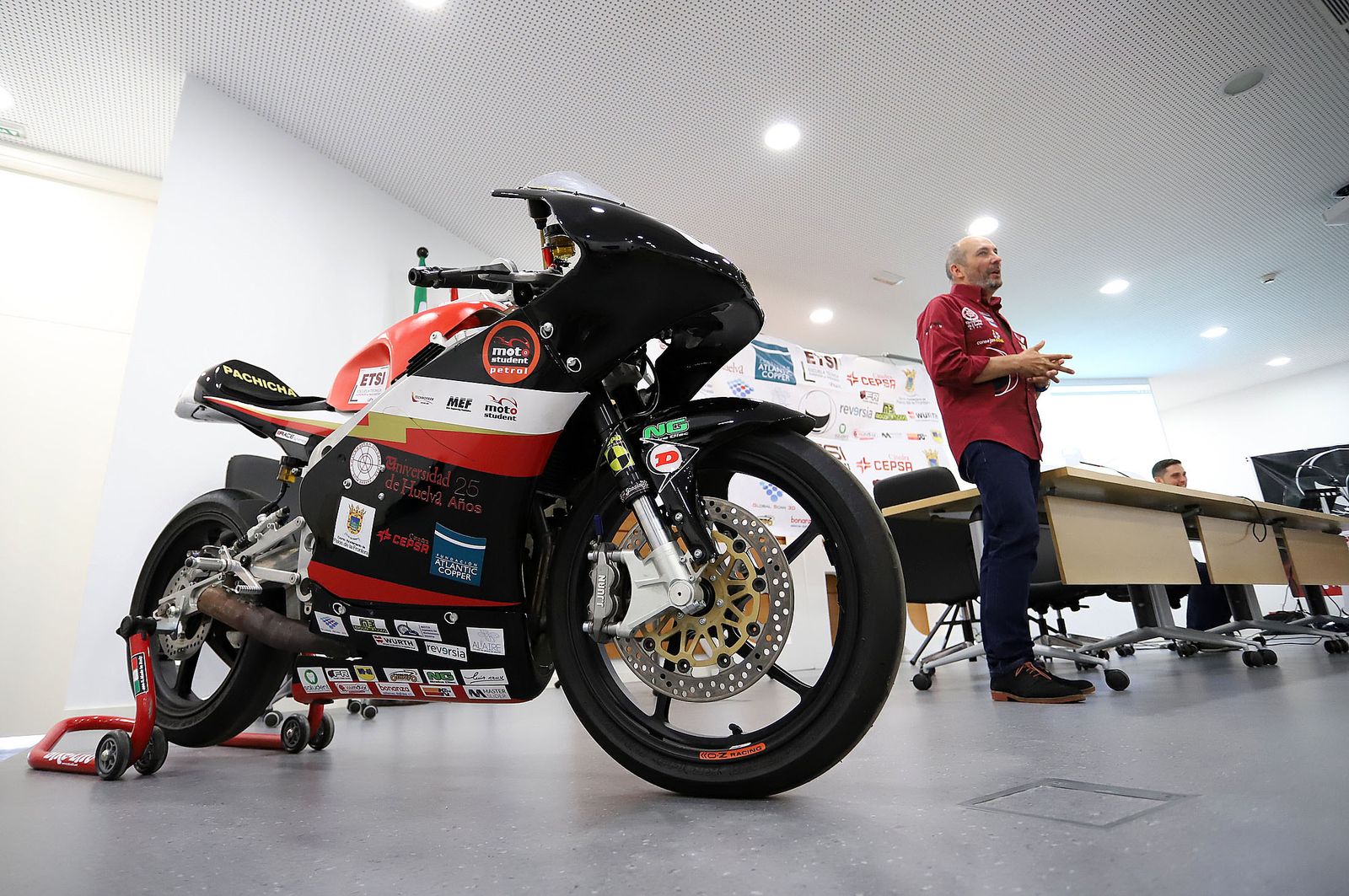 Imágenes de la presentación del proyecto "Moto Student"