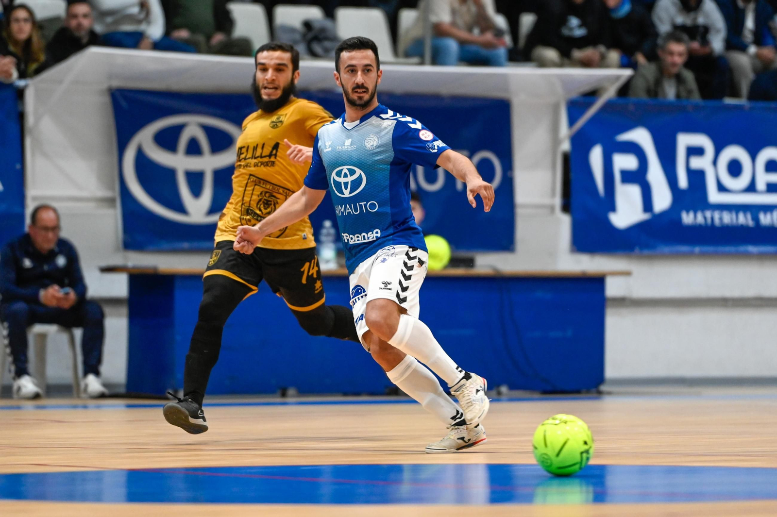 Imágenes del homenaje a Antonio Vadillo y la victoria del Xerez Toyota para auparse al liderato