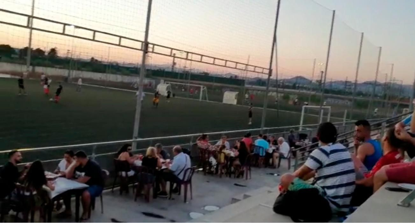 Pantallazo del vídeo de jugadores en el campo Conejito de Málaga capital.