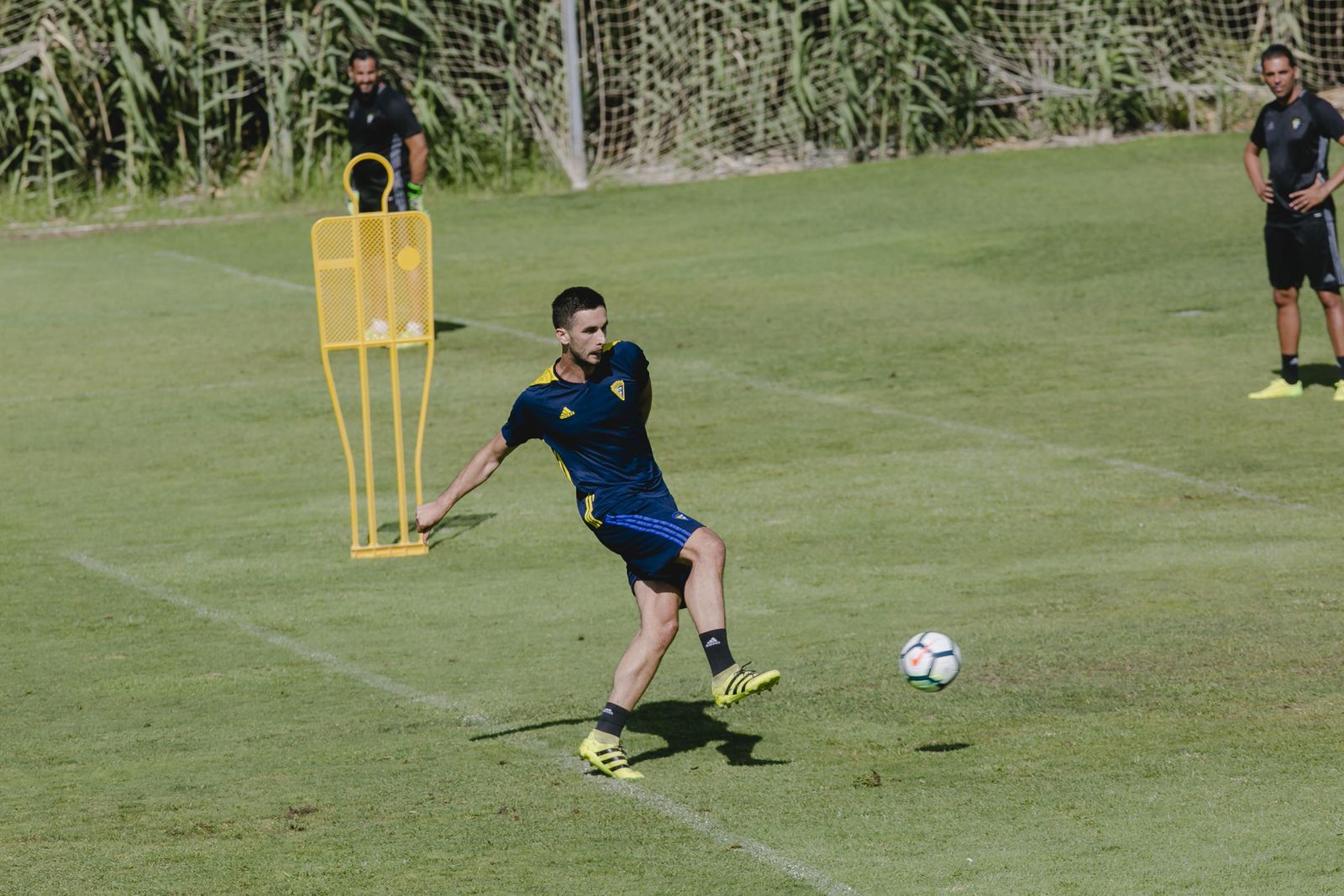 Kecojevic es el único central puro  del Cádiz que está disponible.