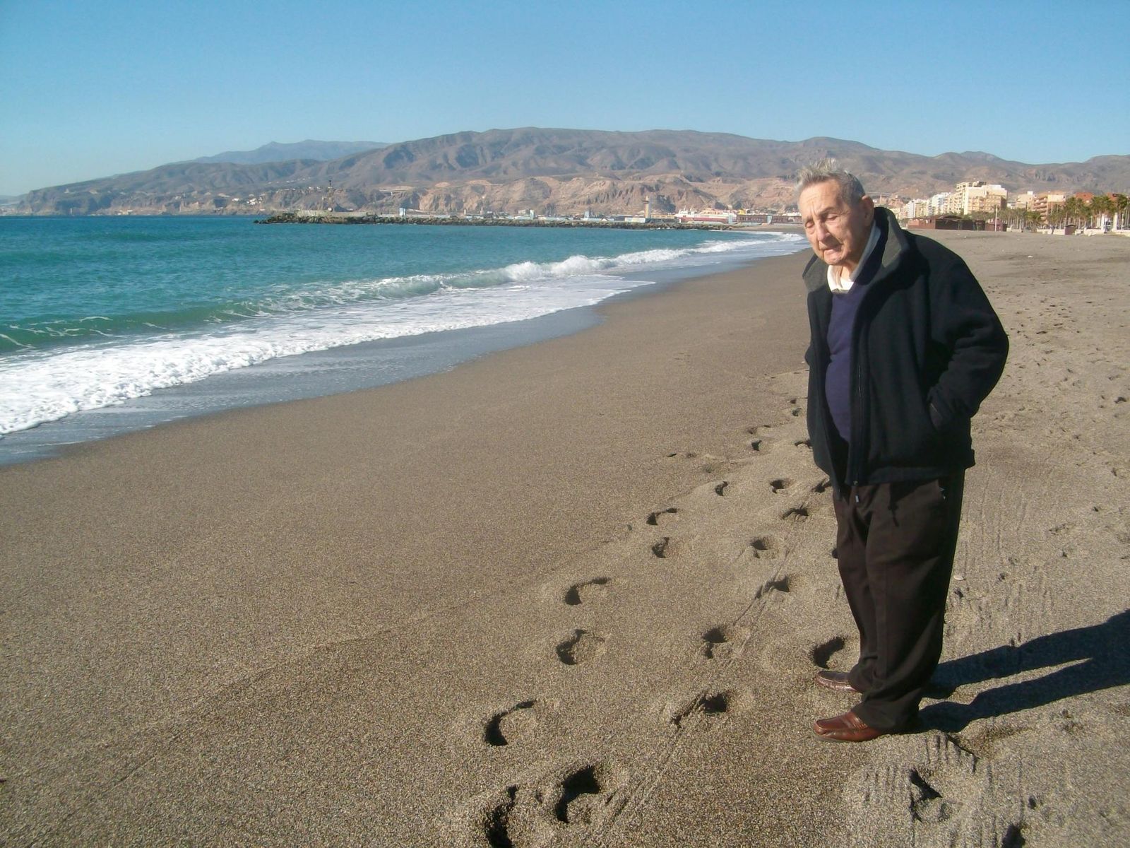 Juan Carrión en la playa del Zapillo donde iba cada vez que podía.