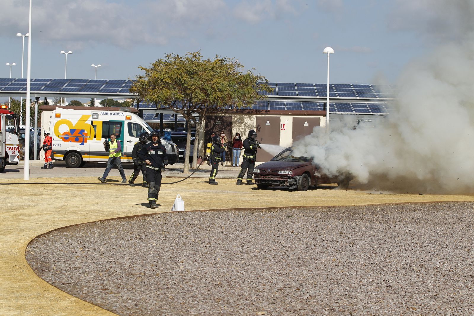 Las imágenes del simulacro de accidente con víctimas en la UAL