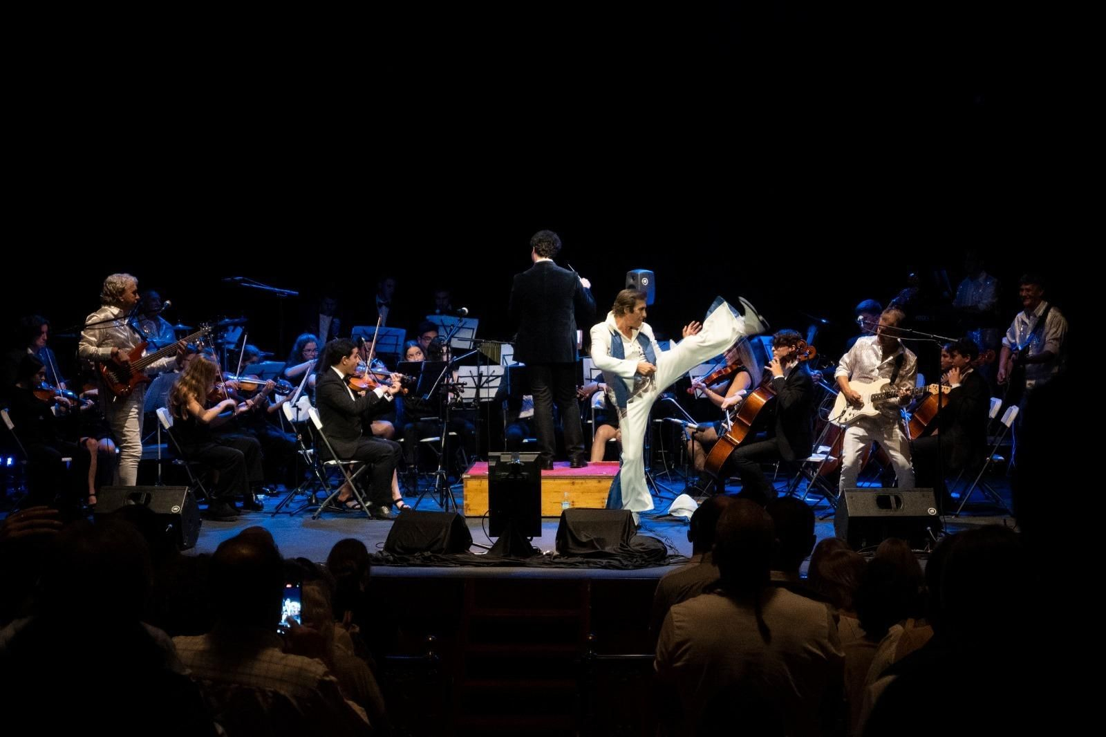 Tributo a Elvis Presley a través de “Elvis sinfónico”.