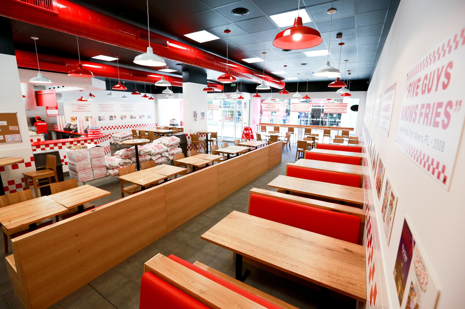 Five Guys abre un nuevo restaurante el outlet del Plaza Mayor