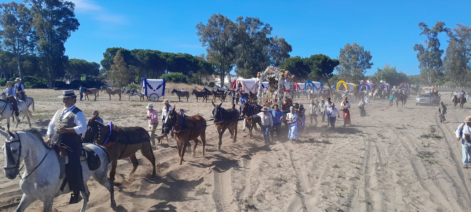 Imágenes de la Hermandad del Rocío de Jerez en el Coto
