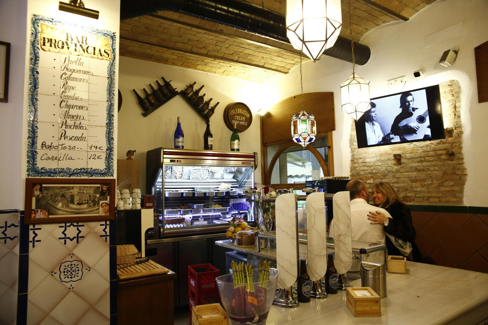 Algunos de los bares con más trayectoria de la ciudad de Granada