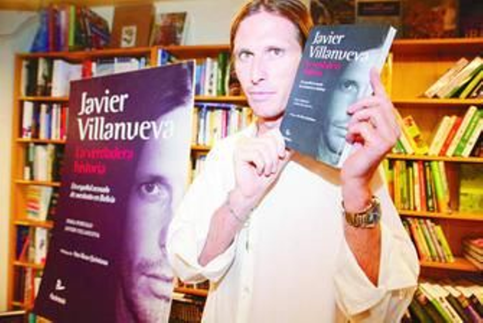Javier Villanueva, ayer, en la Librería Luces.