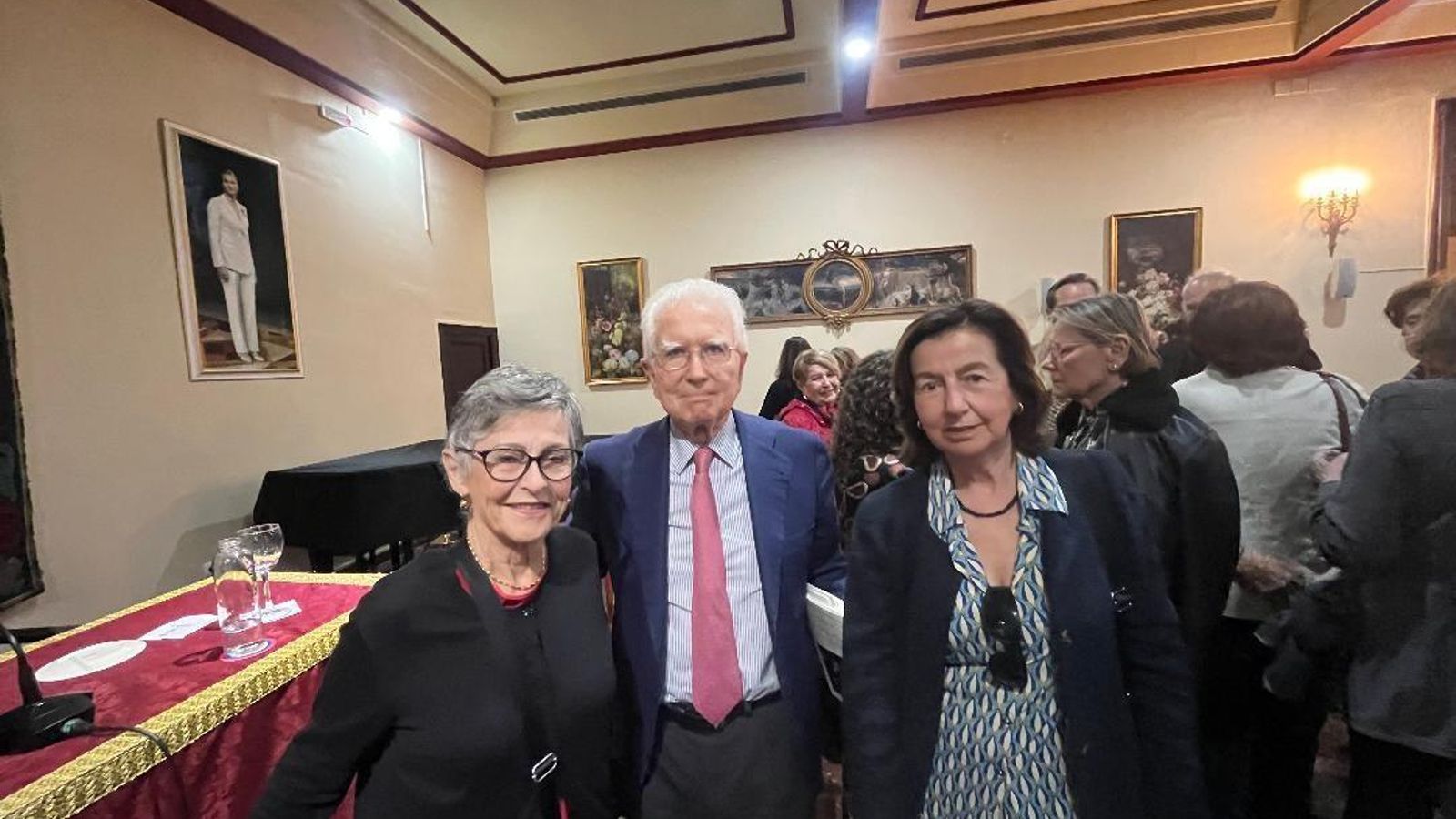 Gerarda de Orleáns, Rafael Atienza y Beatriz Maestre coincidieron en el acto.
