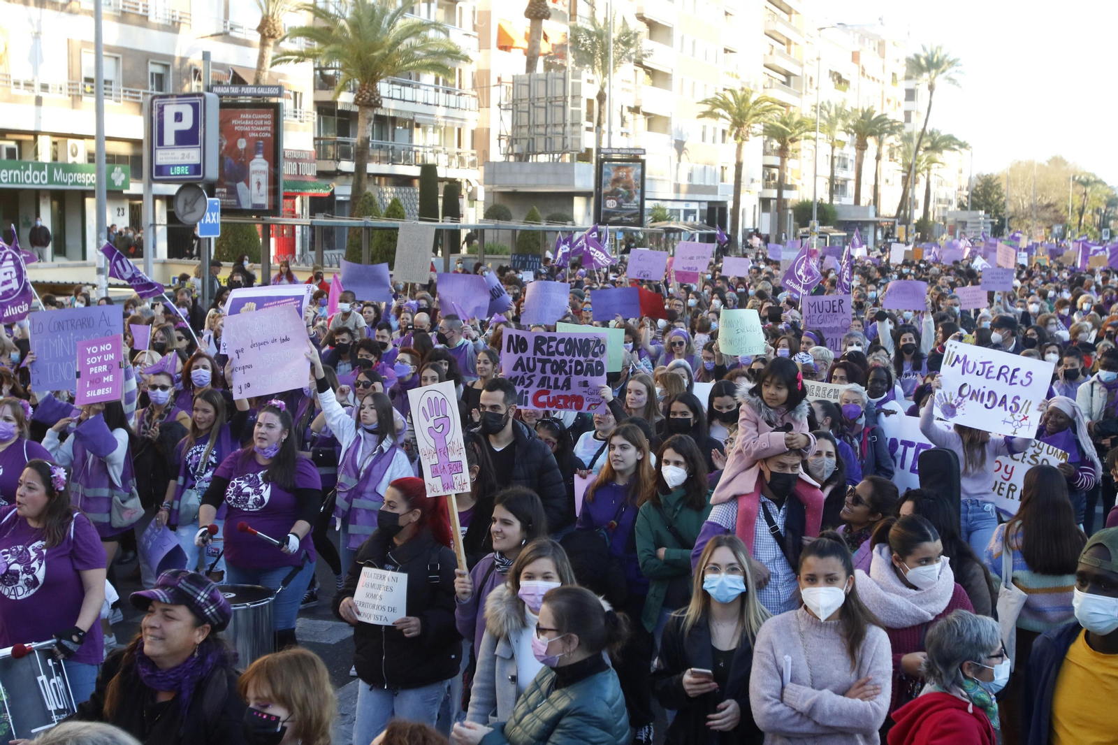 La manifestación del 8M en Córdoba, en fotografías