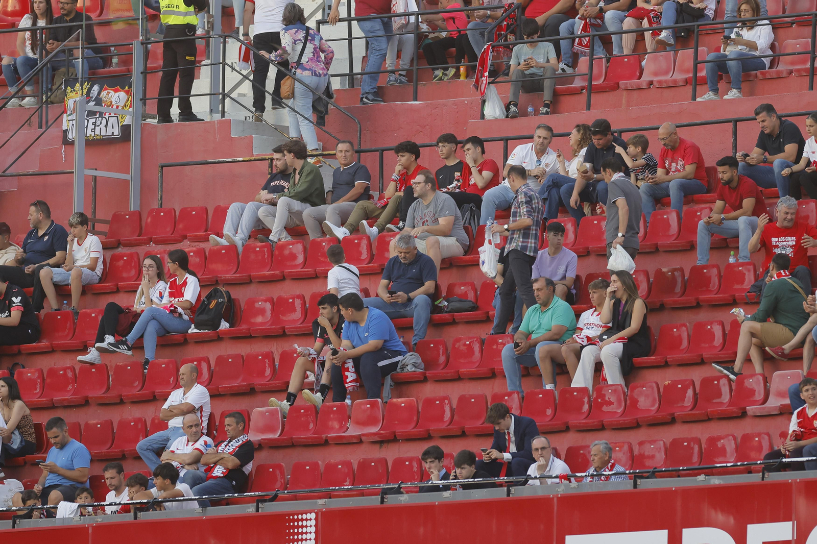 Búscate en las fotos del Sevilla -Villarreal