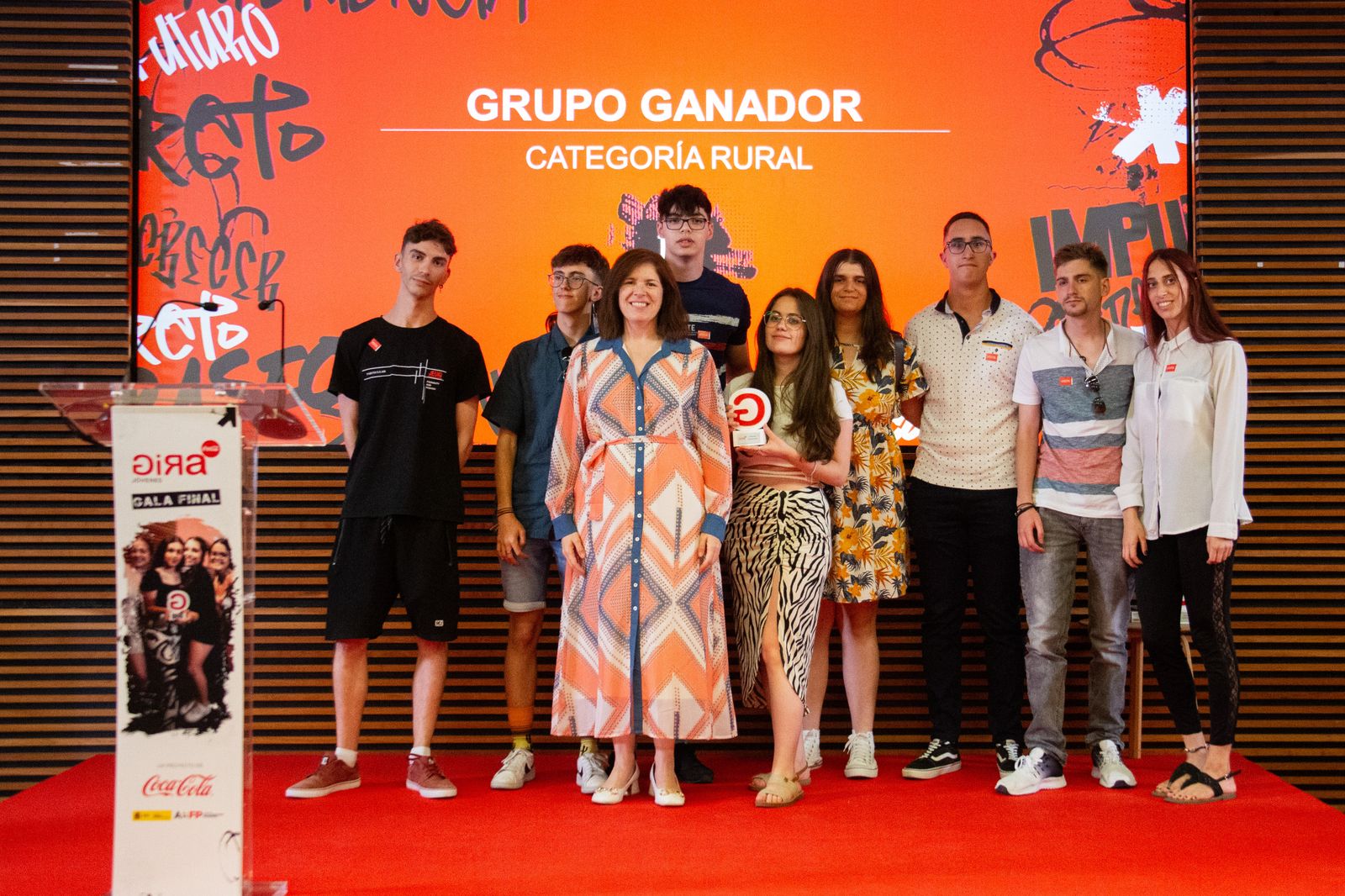 Los alumnos del IES Pedro Jiménez de Montoya de Baza junto a la subdirectora Adjunta de la Secretaría General de Formación Profesional, Yolanda González (Centro).
