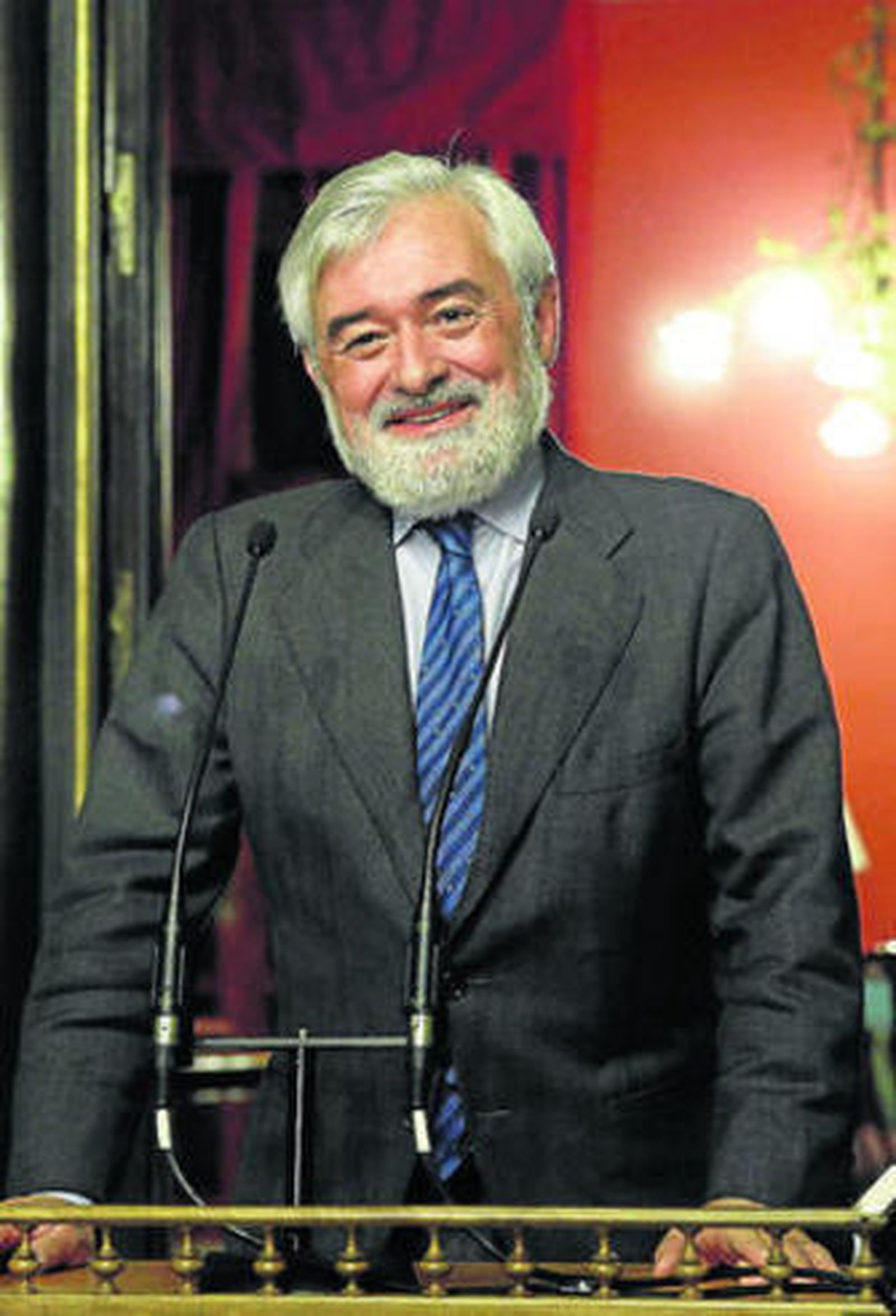 Darío Villanueva, la tarde de ayer en la sesión plenaria de la RAE.