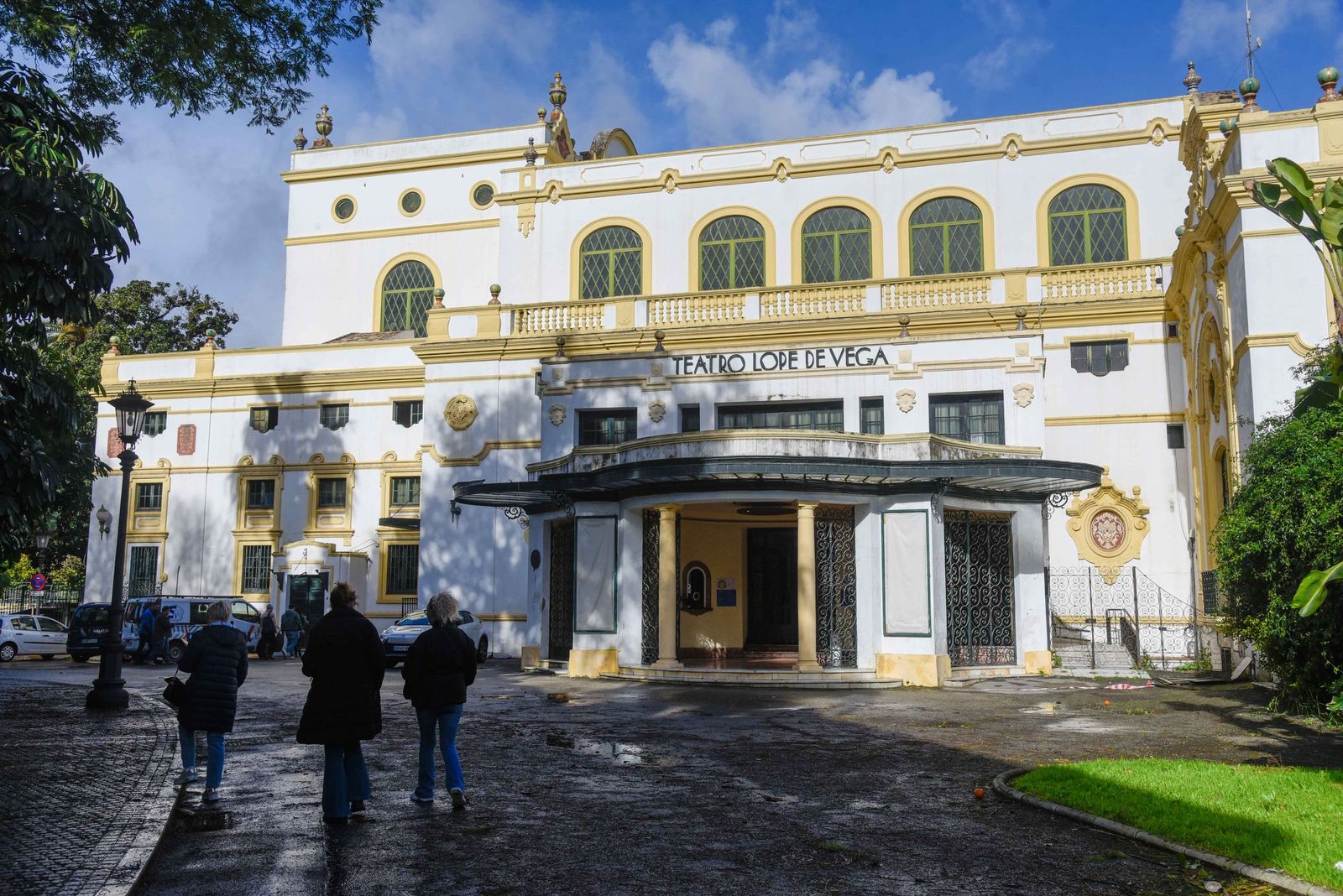 Fotografías del entorno del Teatro Lope de Vega