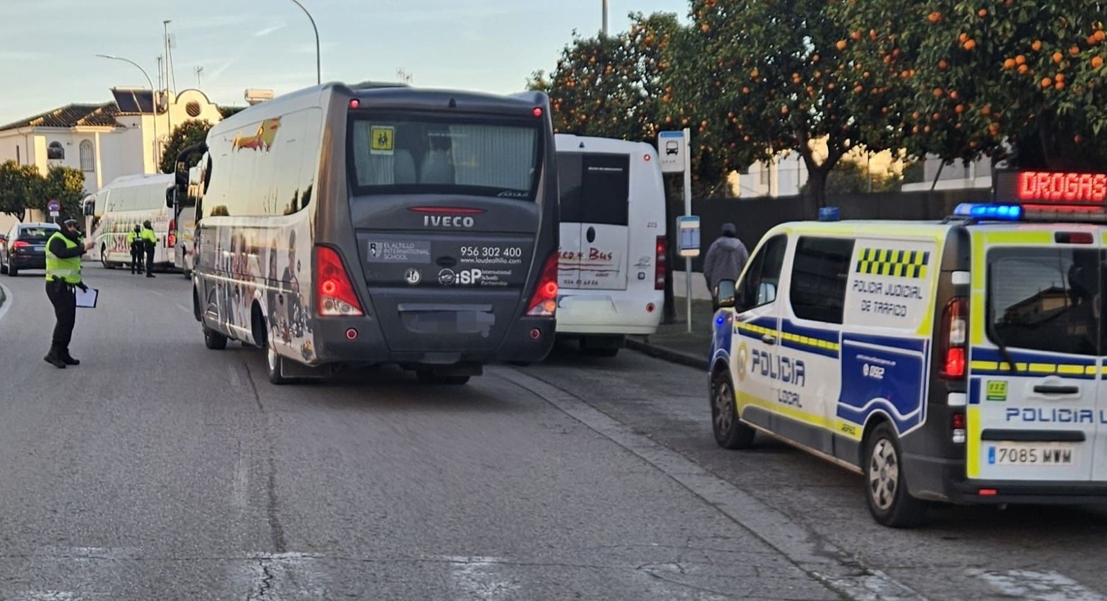 Uno de los controles efectuados por la Pòlicía Local de Jerez en la campaña de vigilancia intensiva de la DGT al transporte escolar
