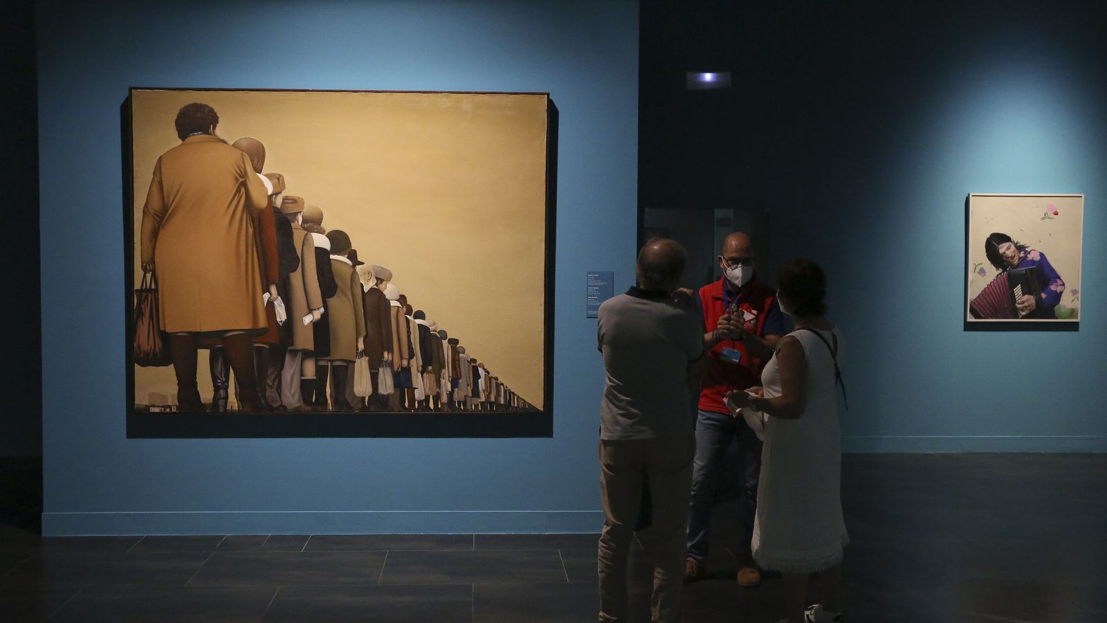 Visitantes en la exposición anual del Museo Ruso.