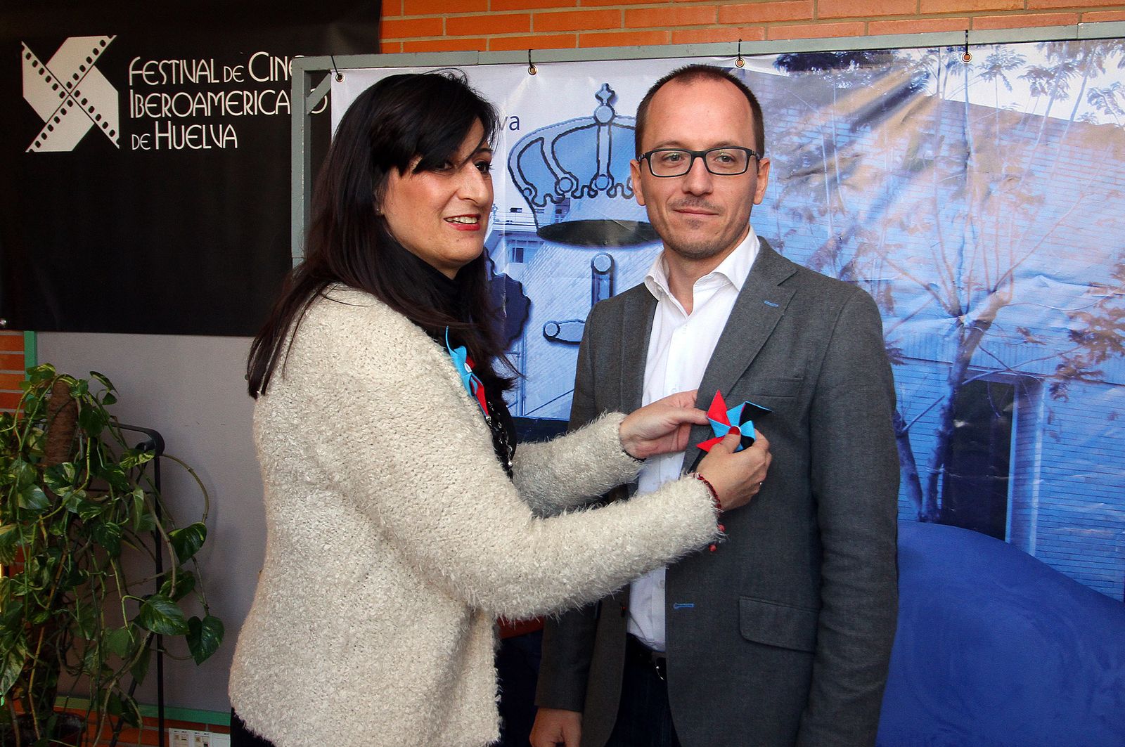 Imágenes de la entrega a Francisco Regueira del Premio Cine y Valores de Huelva Información