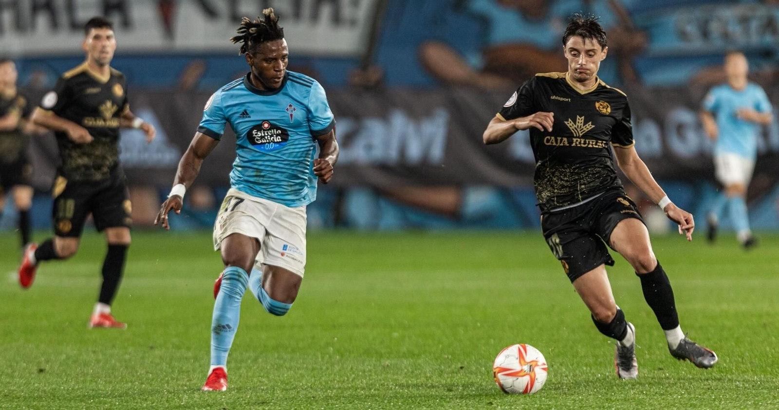 Cedric Teguia, en un partido con el Celta de Vigo B, en el que estuvo cedido el curso pasado. Cedric Teguia, en un partido con el Celta de Vigo B, en el que estuvo cedido el curso pasado.