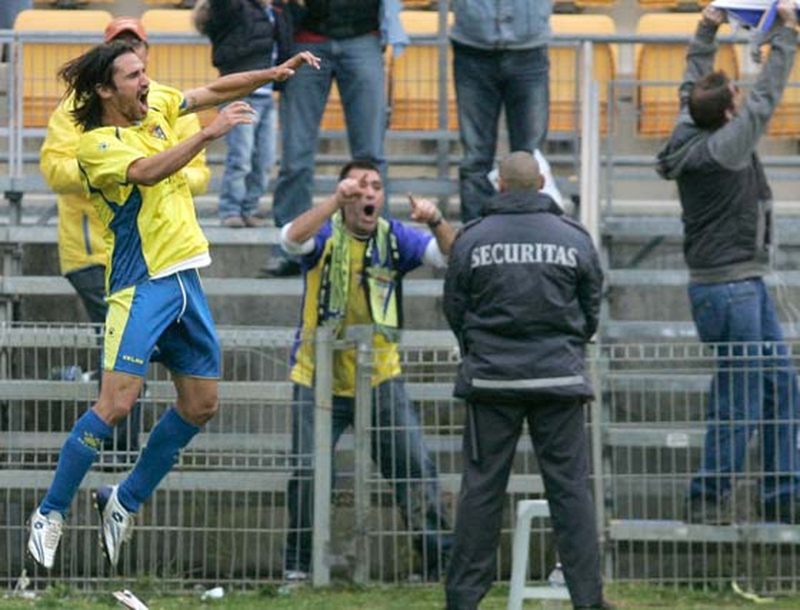 El Cádiz de Jose González,que suma la cuarta victoria consecutiva, somete al filial sevillista en un partido trabado gracias a los goles de Pachón y Enrique

Foto: Jesus Marin