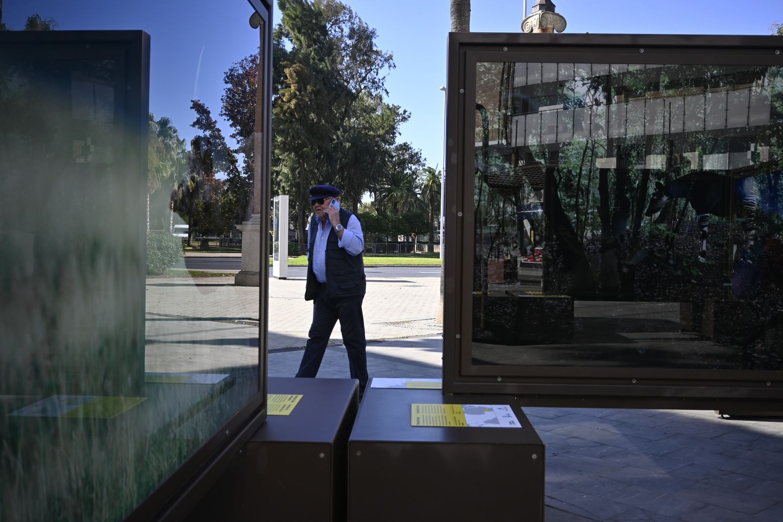 Exposición fotográfica `De Polo a Polo´ en imágenes