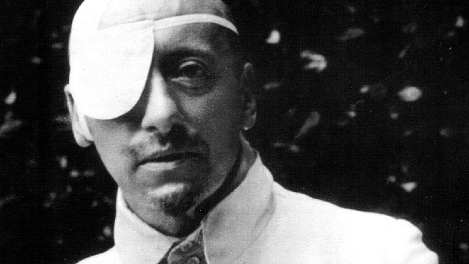 D’Annunzio convaleciente en 1916.