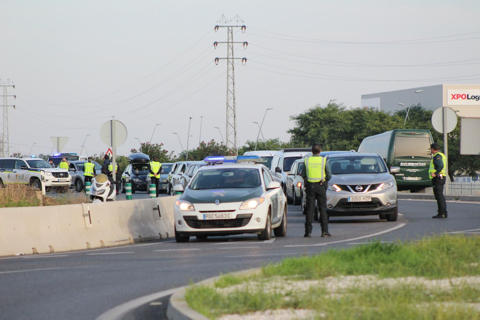 El control de la Policía a la salida de Córdoba, en fotografías