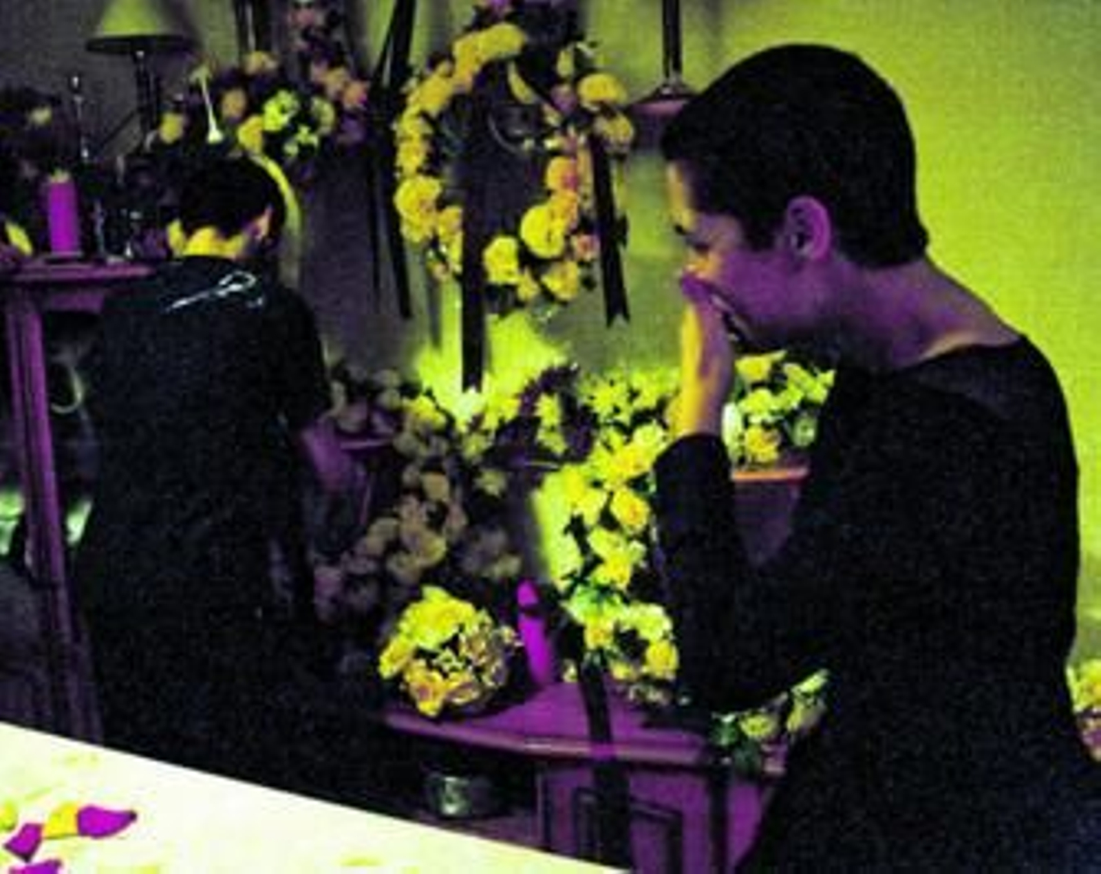 Una escena funeraria de 'Los satisfechos', de Trasto Teatro. Una escena funeraria de 'Los satisfechos', de Trasto Teatro.