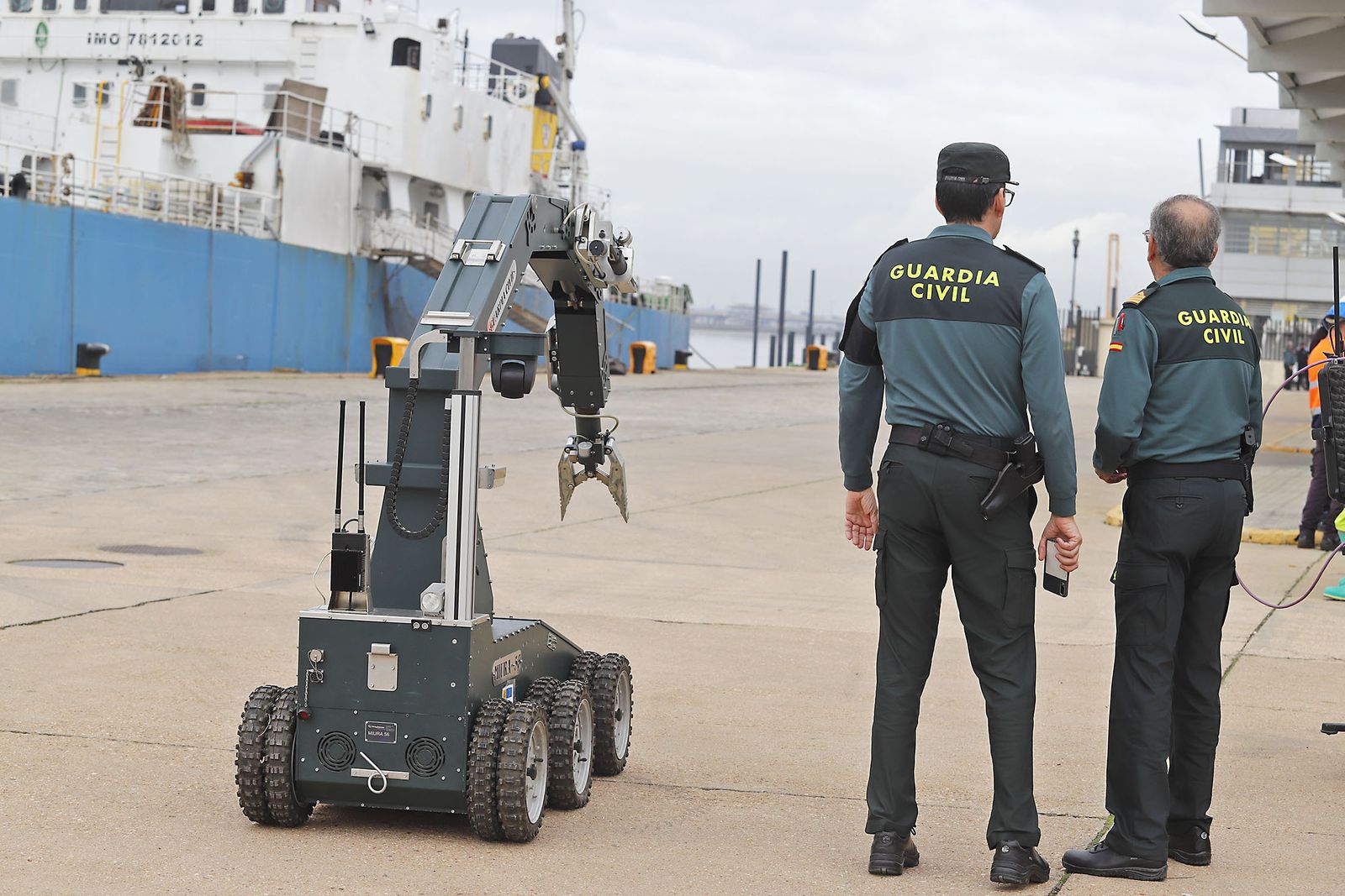 Imágenes del simulacro de explosivos realizado en el muelle de Levante