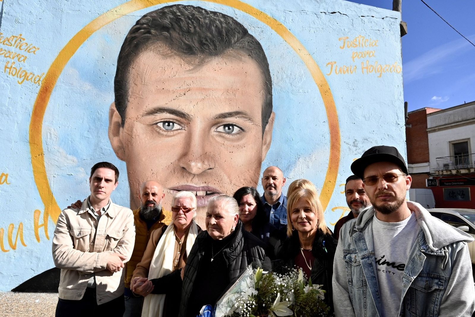 Un momento de la inauguración del mural dedicado a Juan Holgado.