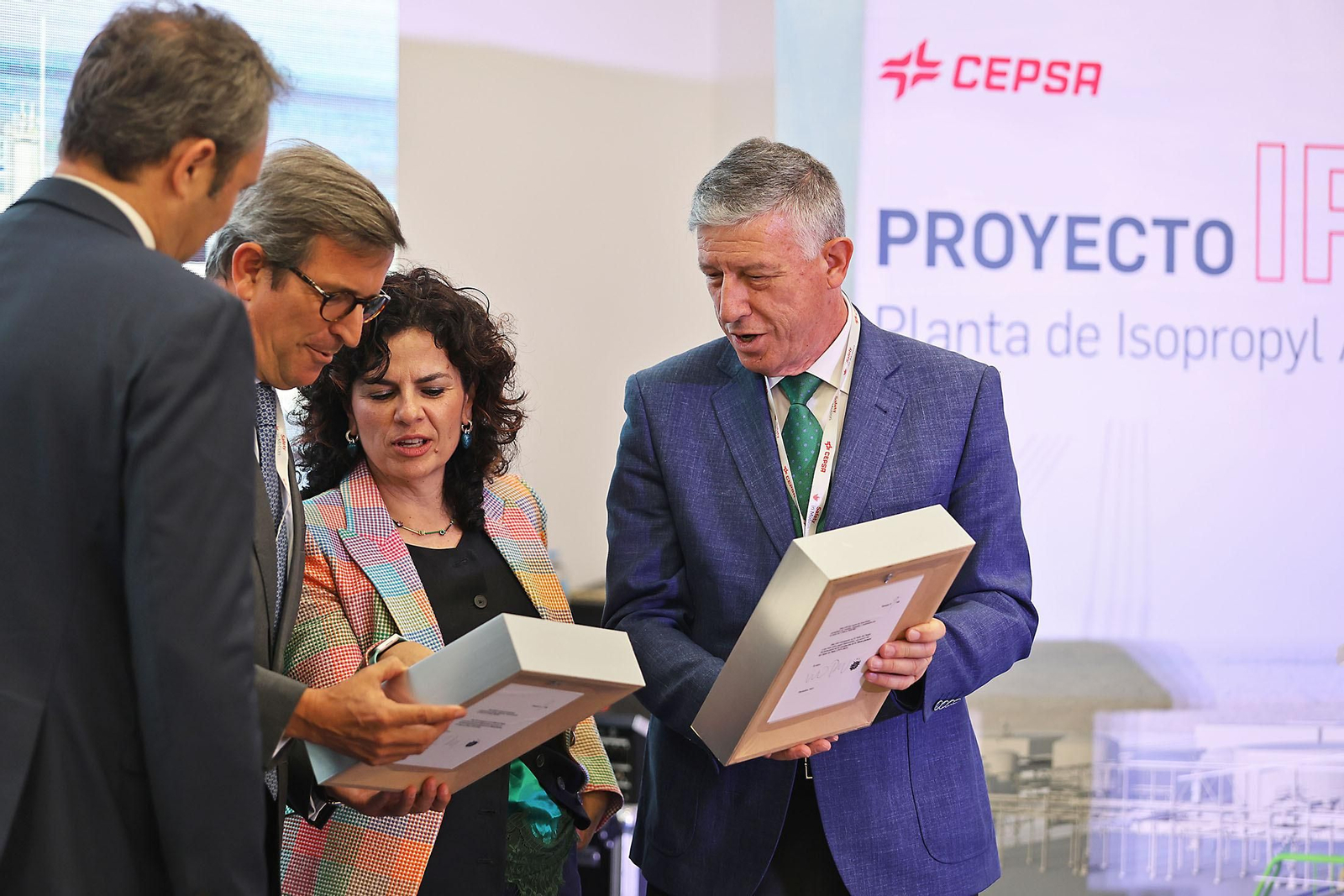Imágenes de la presentación de la nueva planta de alcohol isopropílico (IPA) de CEPSA en Huelva