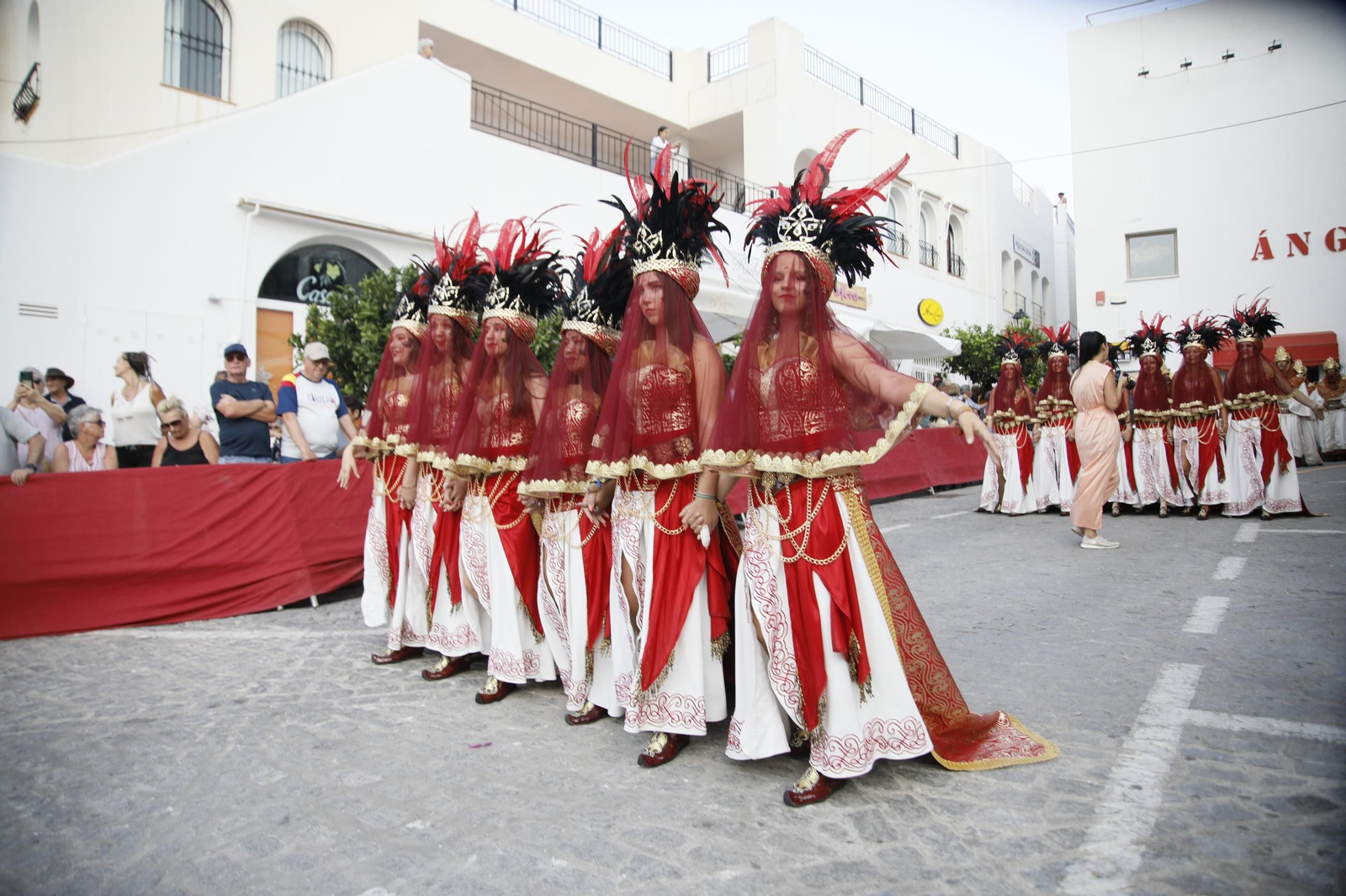 El gran desfile de Moros y Cristianos de Mojácar, en imágenes