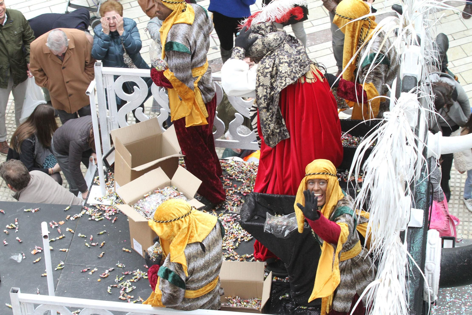 Cabalgata de los Reyes Magos 2018: Melchor, Gaspar y Baltazar adelantan su salida para llenar de ilusión las calles de Huelva