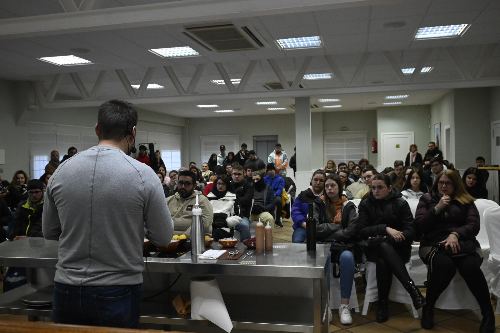 Jornada de cocineros en la Escuela de hostelería Virgen de Belén, en imágenes