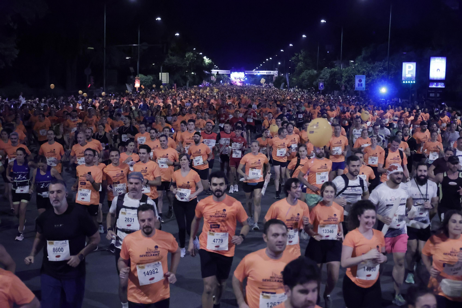 Búscate en la Carrera Nocturna de Sevilla (2)