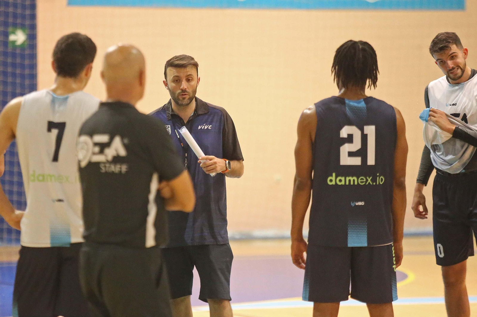 Fotos del primer entrenamiento de Miki Ortega al frente de Udea