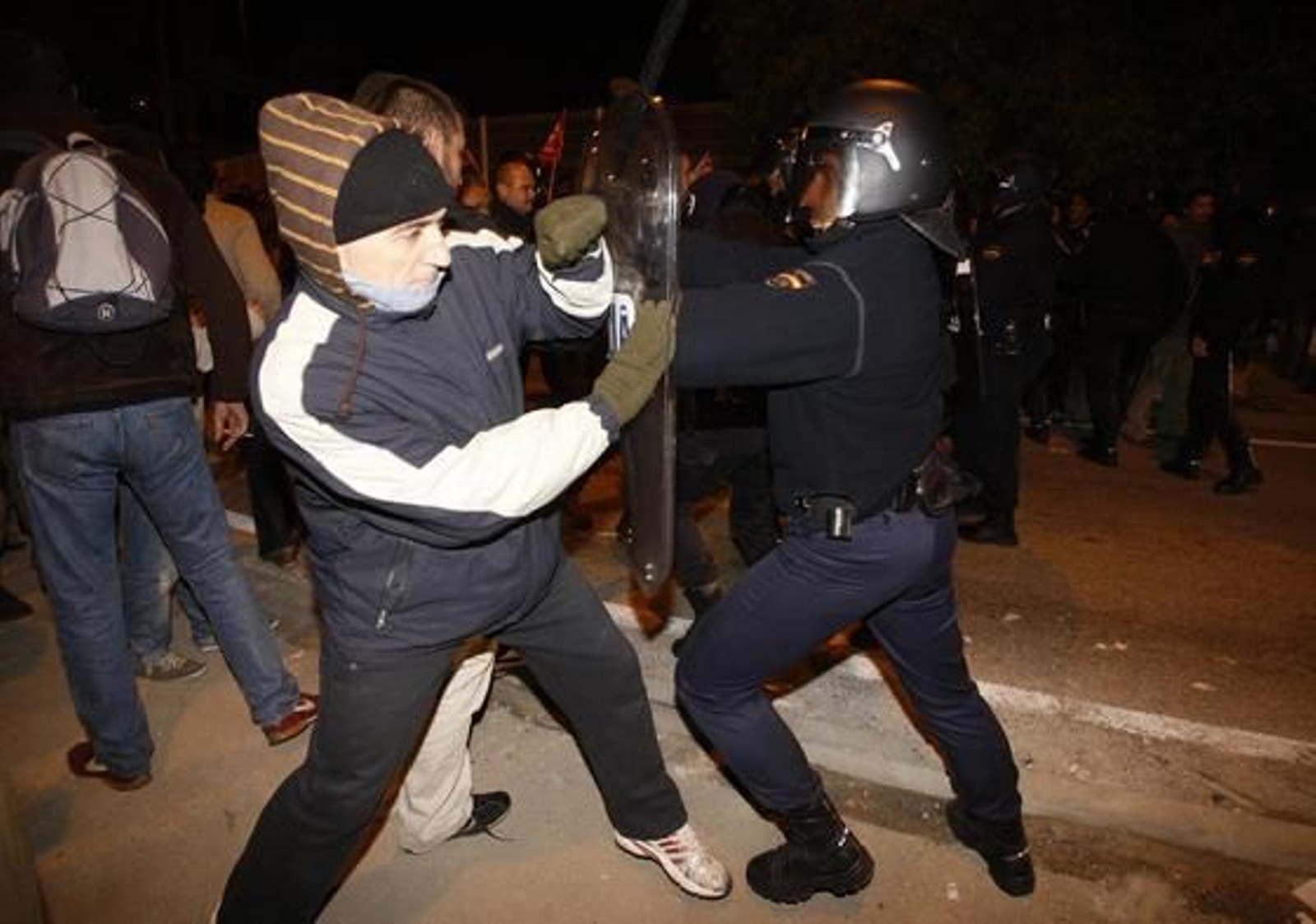 Primeras disputas en la huelga 

Foto: Javier Albiñana