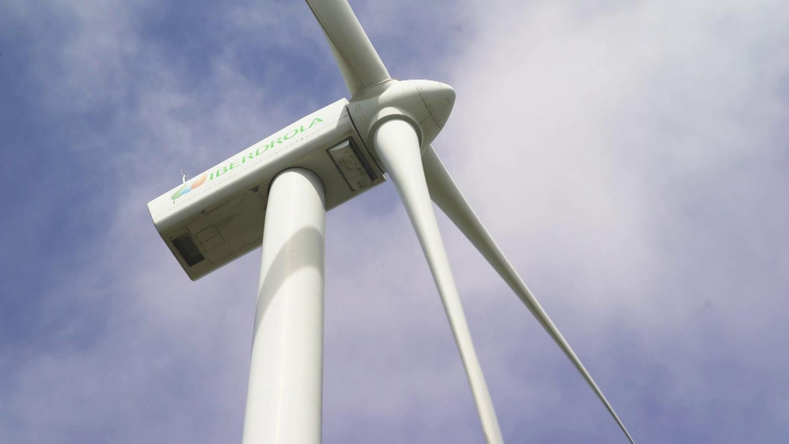 Molino de viento perteneciente a uno de los parques eólicos de Iberdrola.