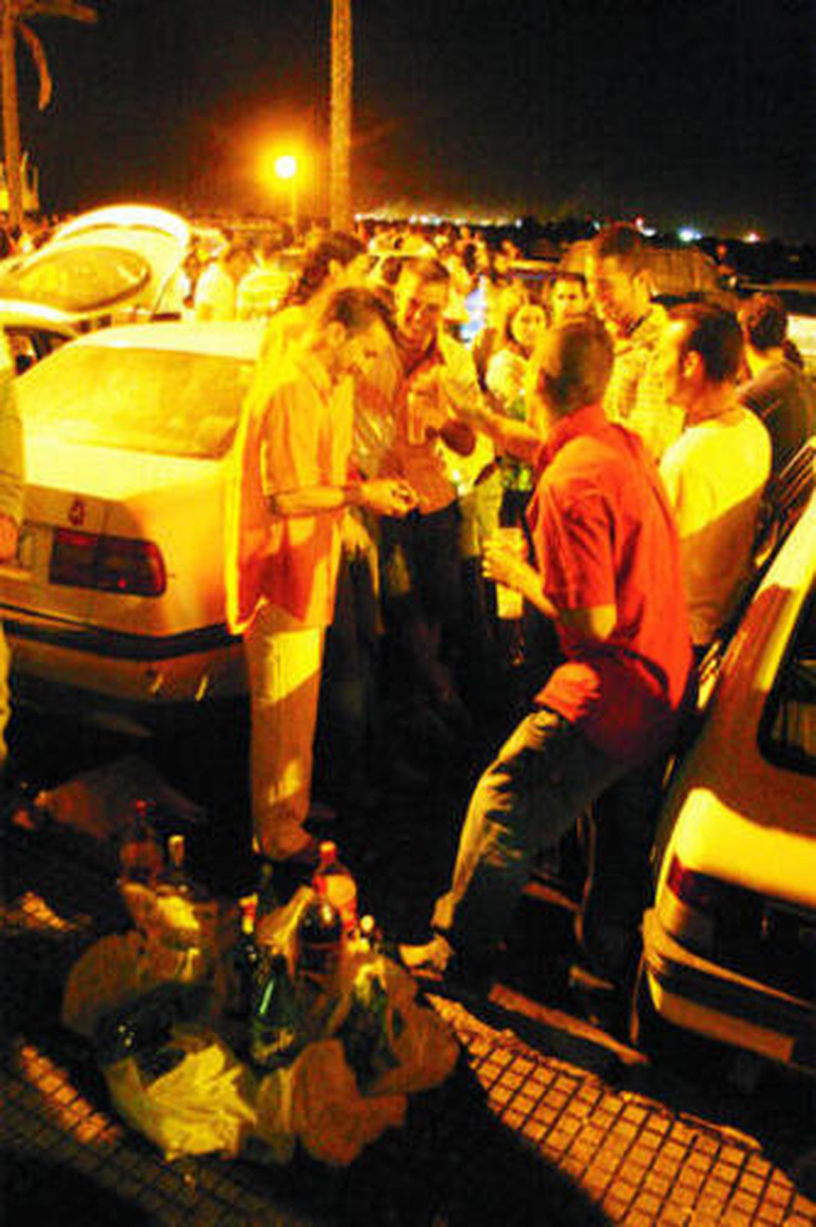 El  botellón es cada vez más habitual en el Algarve portugués.