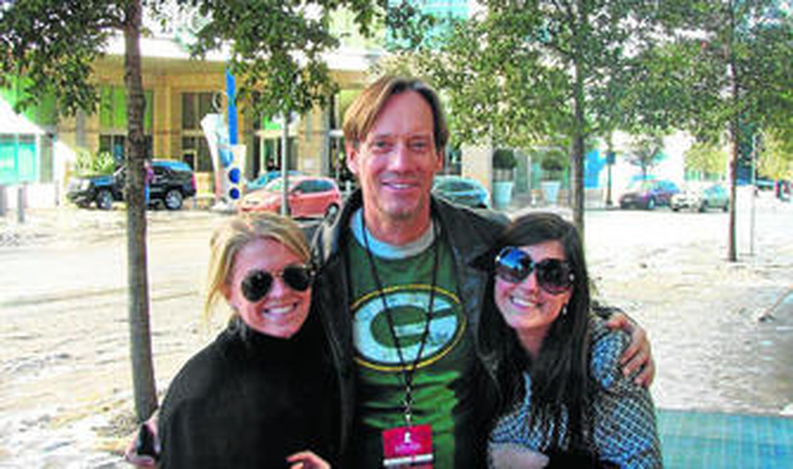 Kevin Sorbo, con dos fans.