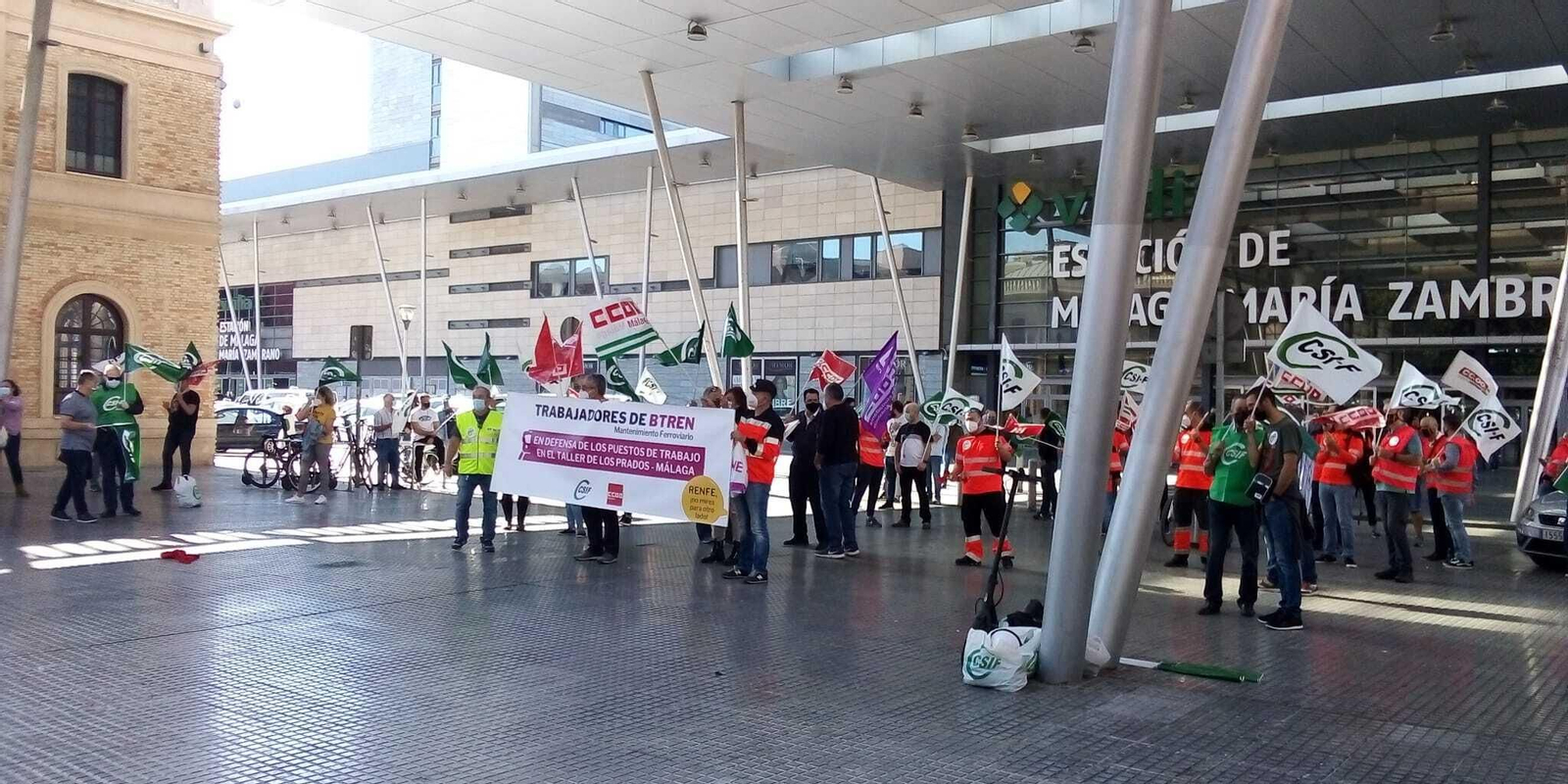 Protesta de los trabajadores del taller Los Prados de Málaga.