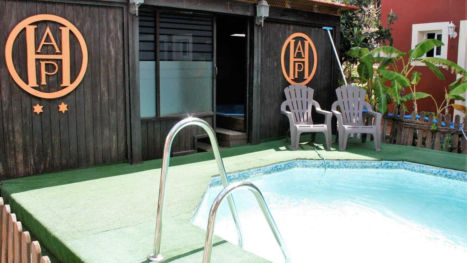 Ni la piscina ni el jacuzzi se podrán utilizar de momento.