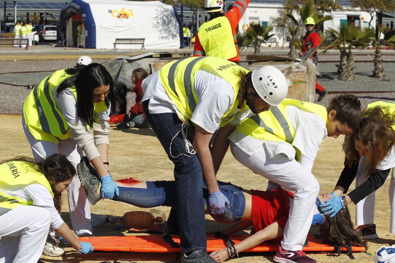 Las imágenes del simulacro de accidente con víctimas en la UAL