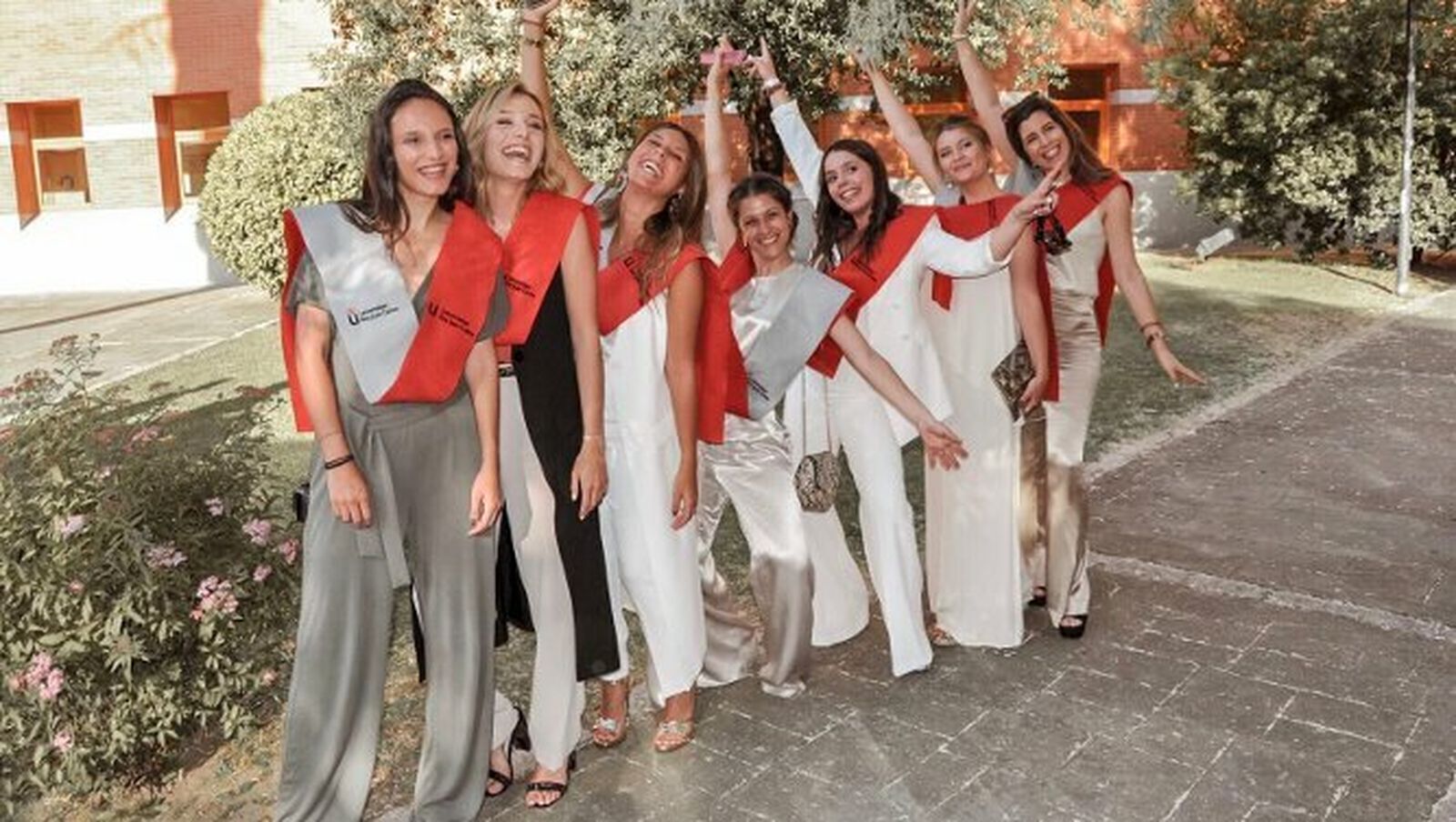 Rocío Orgambides con Amanda García, Paloma Bárcena, Verónica Buades, Esther Muñoz, Marina Vidal y Cristina Alonso.