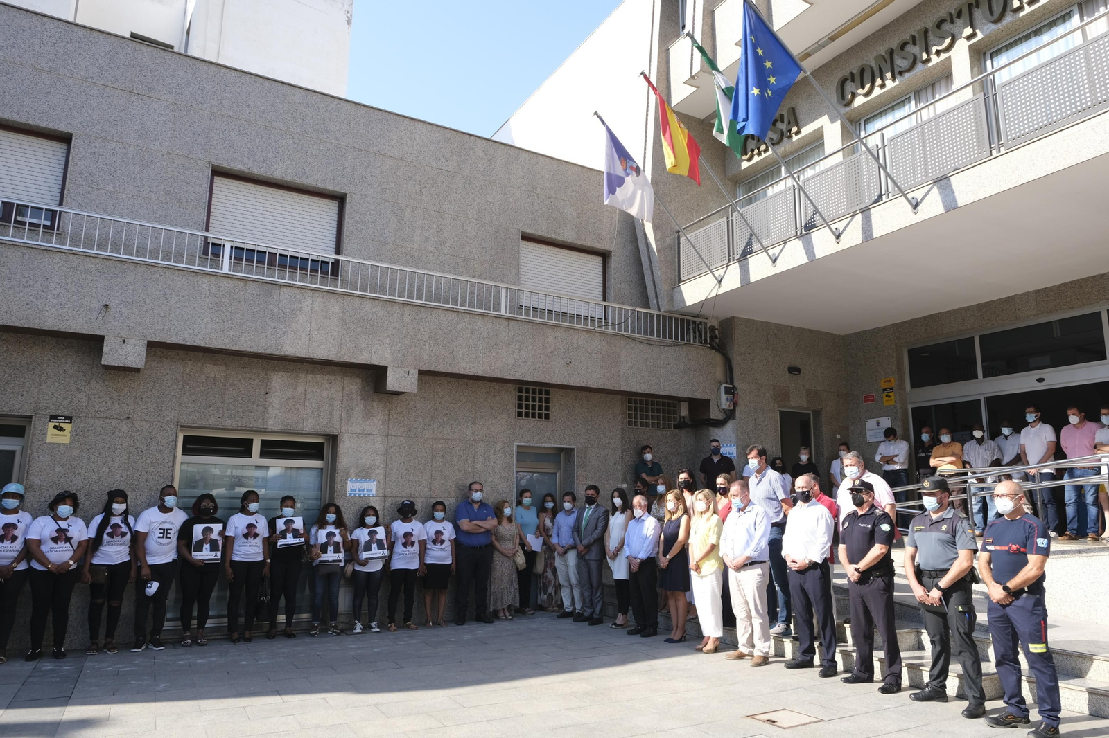 Silencio en Roquetas en memoria de Inmaculada Oyana.
