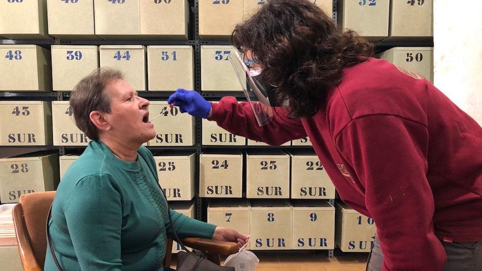 Toma de ADN a familiares.