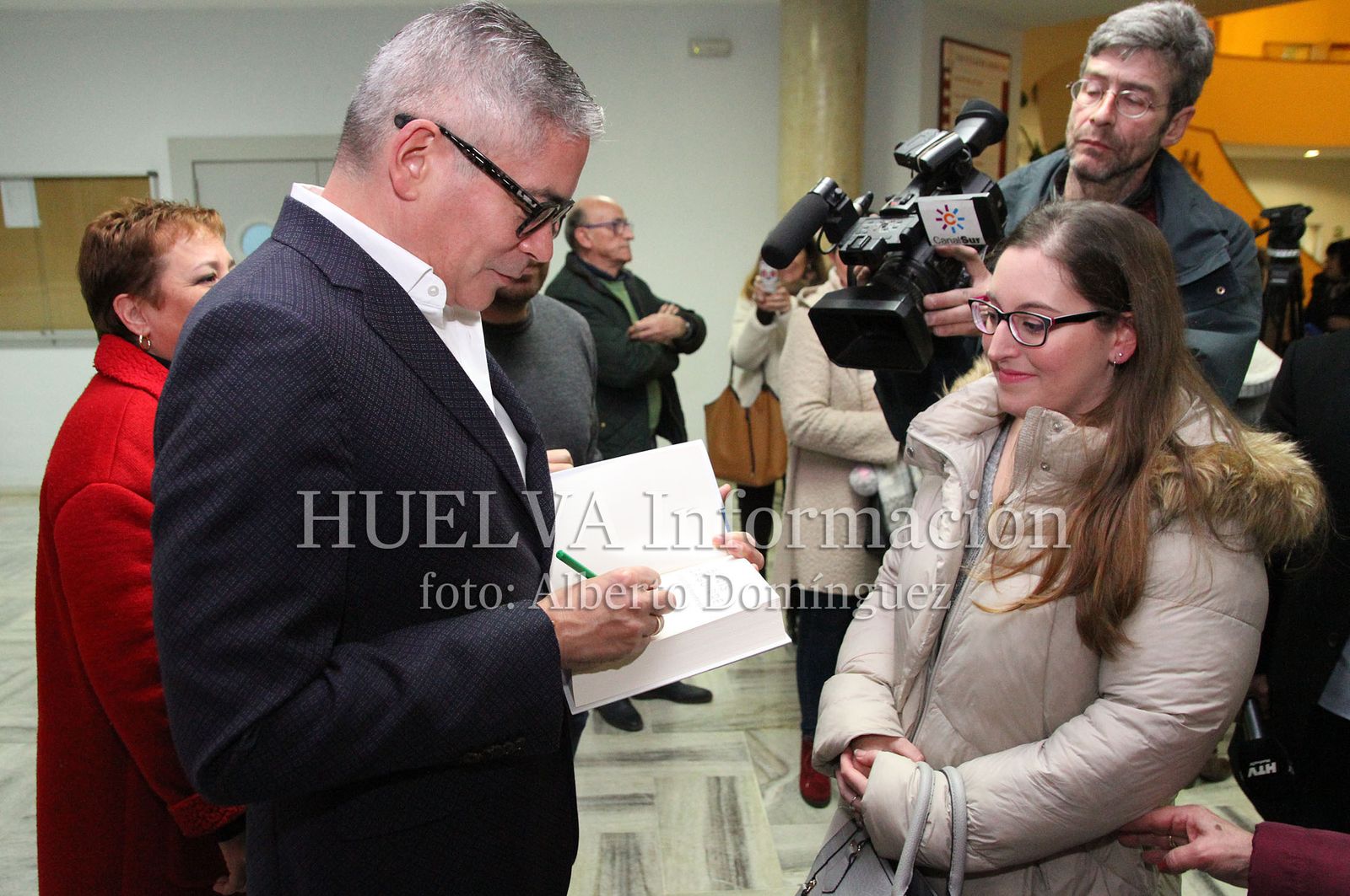 Boris Izaguirre presenta "Tiempo de Tormentas" en la Universidad de Huelva, en imágenes