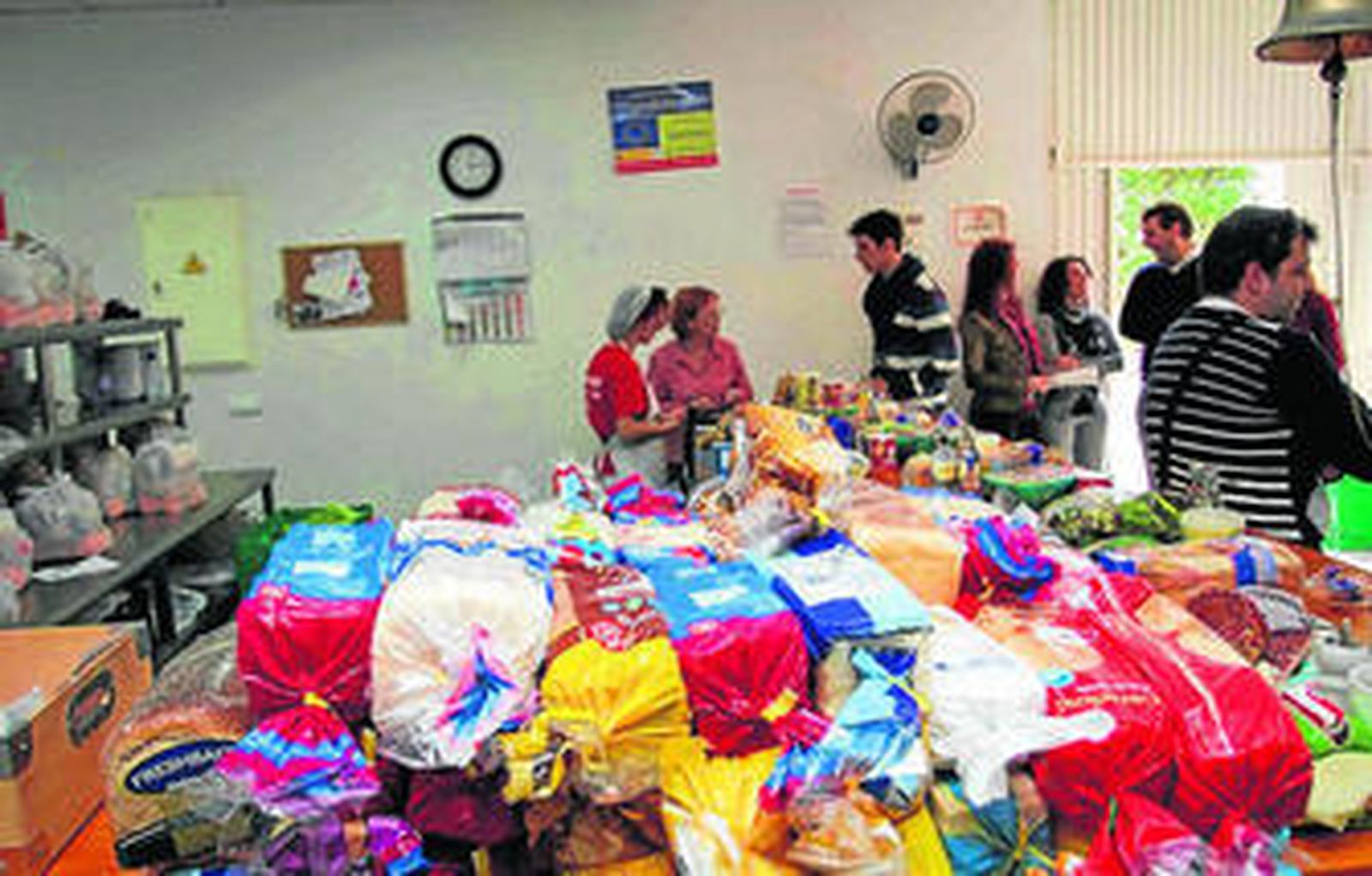 Productos alimenticios recogidos por la ONG.