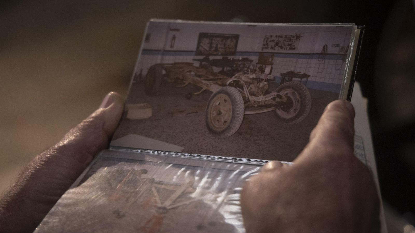 Estado en que se encontraba uno de los coches restaurados cuando lo adquirió Alfonso Chaves.
