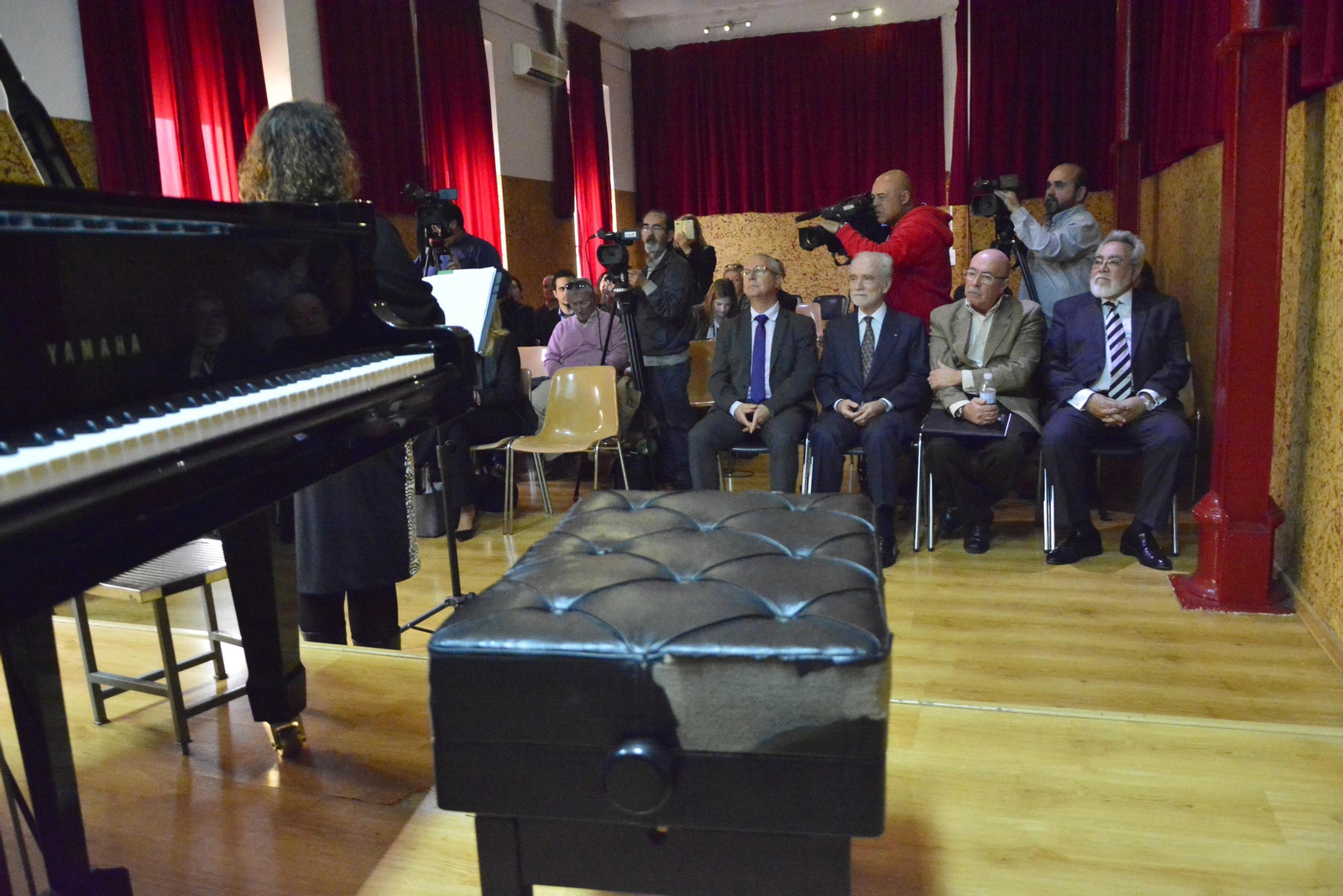 Juan Luis Belizón, Juan María Alzina, Salvador Pagán y Francisco Sancho escuchan una de las intervenciones del acto, ayer en el conservatorio.