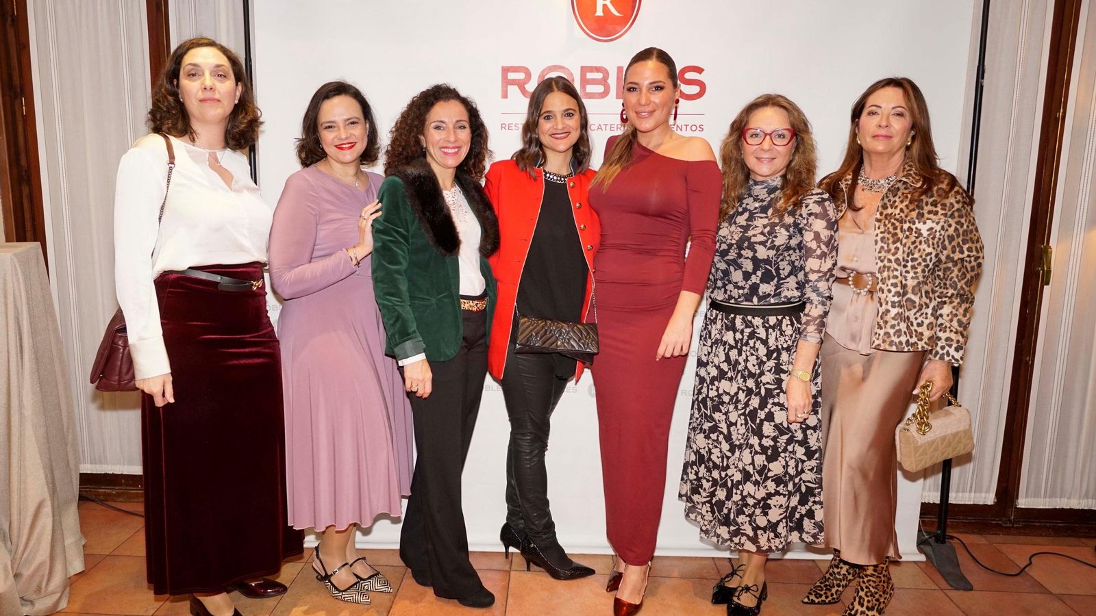 Laura Gallego con invitadas al acto.